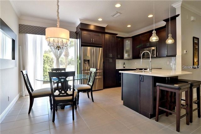 10217 DOLCE VISTA DRIVE NE, St Petersburg, FL 33702