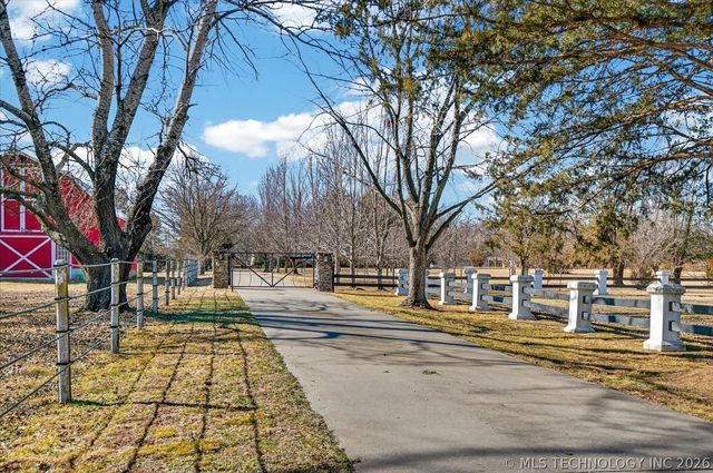 3987 Silver Lake Road, Bartlesville, OK 74006