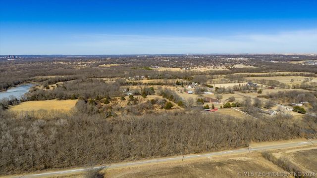 3987 Silver Lake Road, Bartlesville, OK 74006