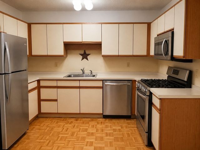 74 Tennis Plaza Ct 26, Dracut, MA 01826