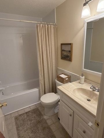74 Tennis Plaza Ct 26, Dracut, MA 01826