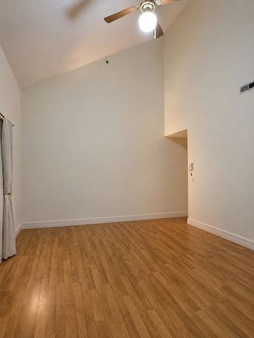 74 Tennis Plaza Ct 26, Dracut, MA 01826