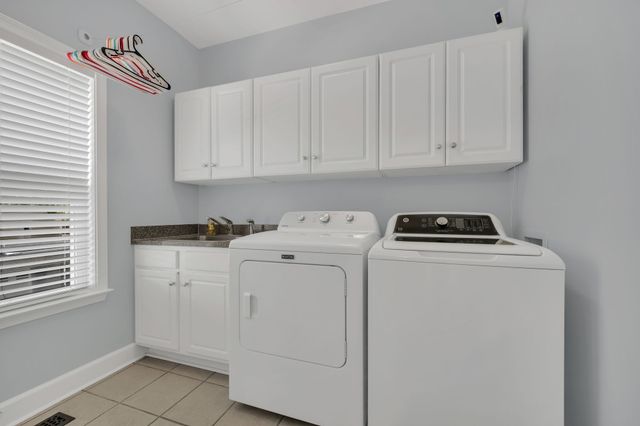 1004 Bradby Dr, Burns, TN 37029