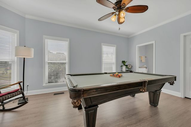 1004 Bradby Dr, Burns, TN 37029