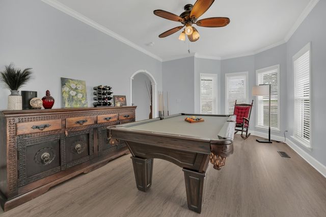 1004 Bradby Dr, Burns, TN 37029