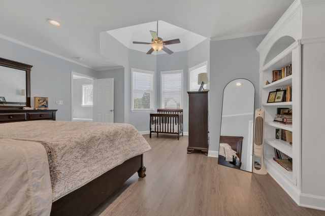 1004 Bradby Dr, Burns, TN 37029