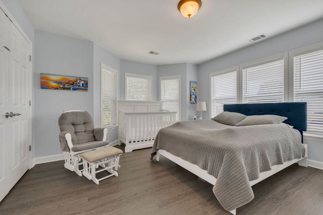 1004 Bradby Dr, Burns, TN 37029