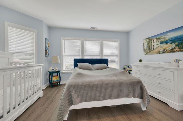 1004 Bradby Dr, Burns, TN 37029