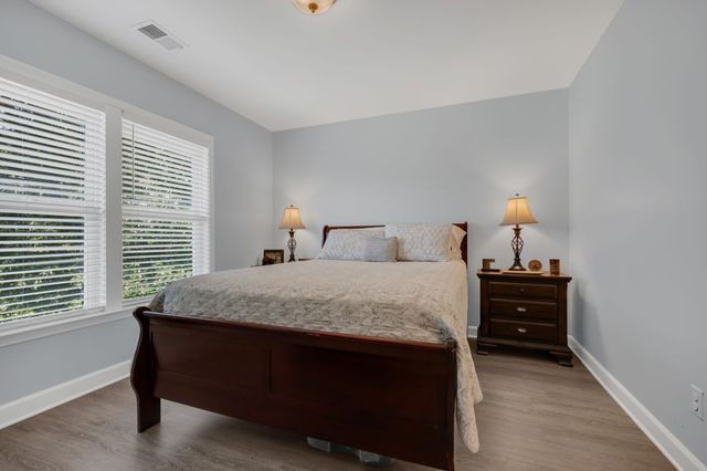 1004 Bradby Dr, Burns, TN 37029