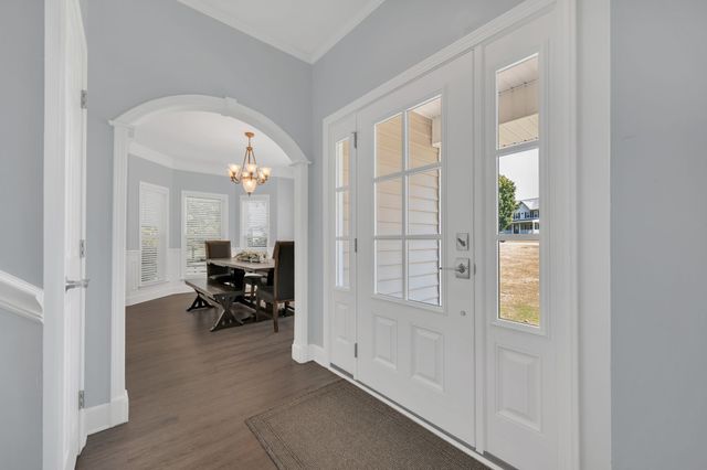 1004 Bradby Dr, Burns, TN 37029