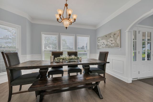 1004 Bradby Dr, Burns, TN 37029