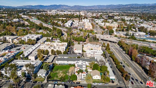 4215 Vineland Avenue, North Hollywood, CA 91602