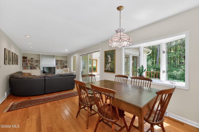 1222 Hempstead Road, Niskayuna, NY 12309
