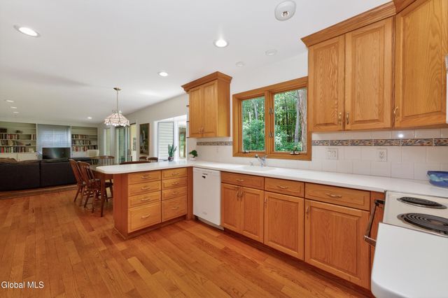 1222 Hempstead Road, Niskayuna, NY 12309