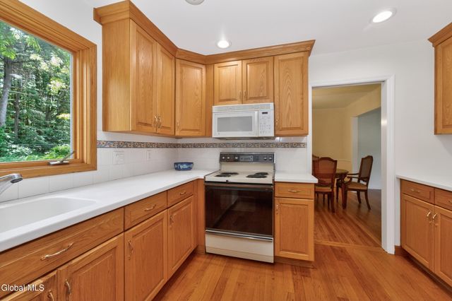 1222 Hempstead Road, Niskayuna, NY 12309