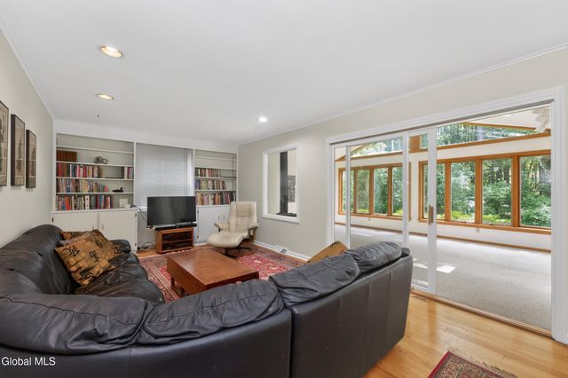 1222 Hempstead Road, Niskayuna, NY 12309