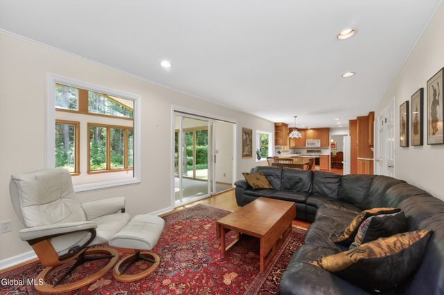 1222 Hempstead Road, Niskayuna, NY 12309