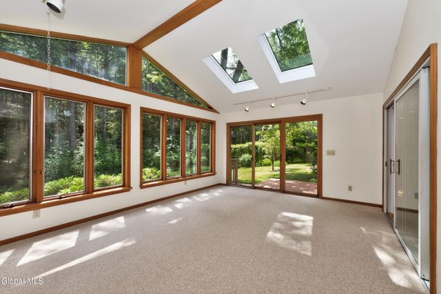 1222 Hempstead Road, Niskayuna, NY 12309