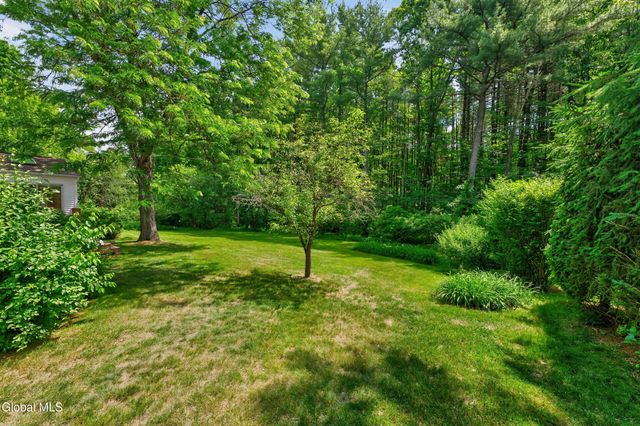 1222 Hempstead Road, Niskayuna, NY 12309