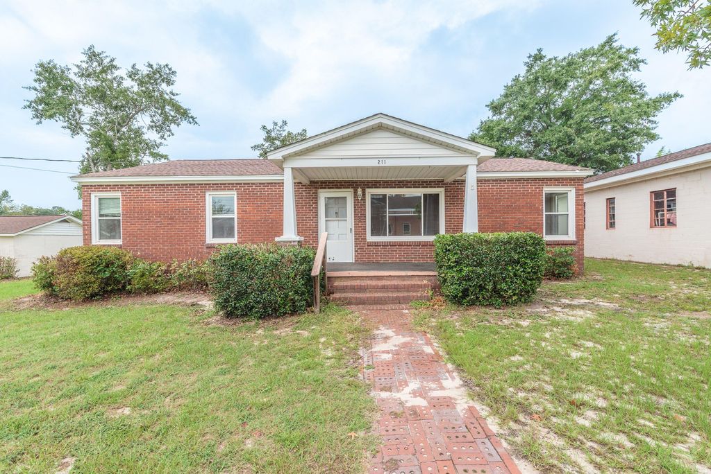 211 Pine Street NW, New Ellenton, SC 29809