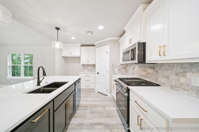 21890 E Morgan Road, Claremore, OK 74019