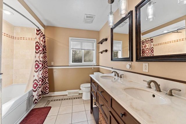 144 Meadowview Drive, Baraboo, WI 53913