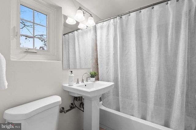 4762 ARLINGTON BLVD, Arlington, VA 22204