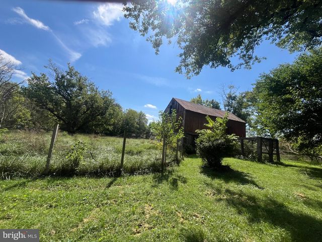 678 KEARNEYSVILLE PIKE, Kearneysville, WV 25430