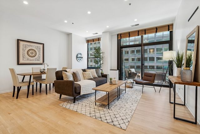 130 S CANAL Street 717, Chicago, IL 60606