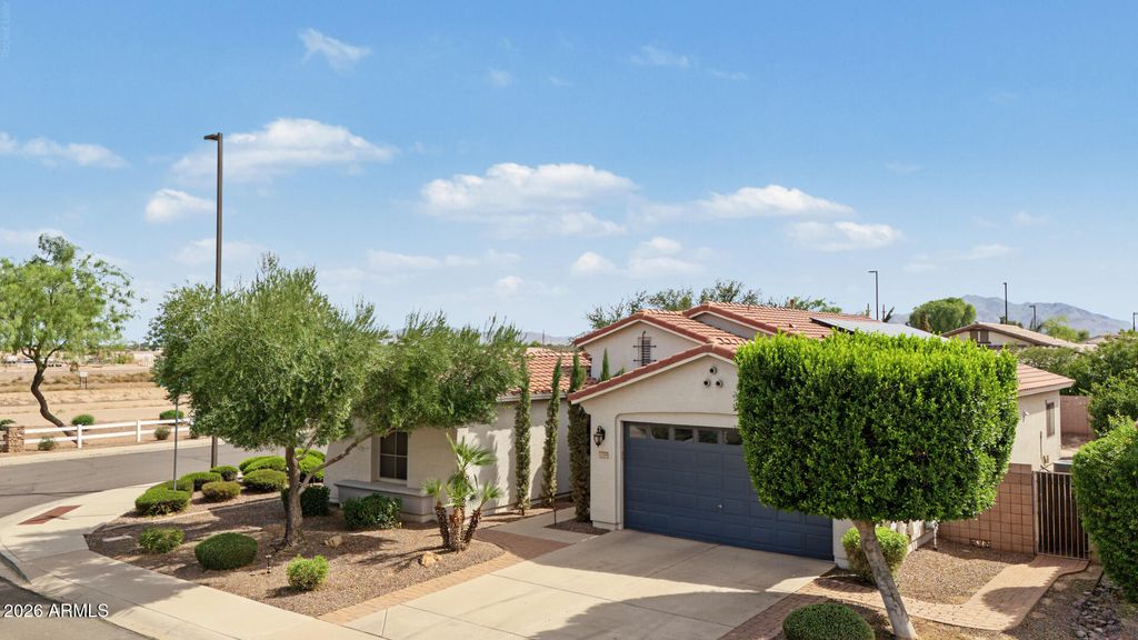 2769 E RAKESTRAW Lane, Gilbert, AZ 85298 — photo 2