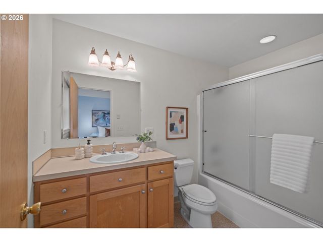 2944 Se 115TH Ave, Portland, OR 97266