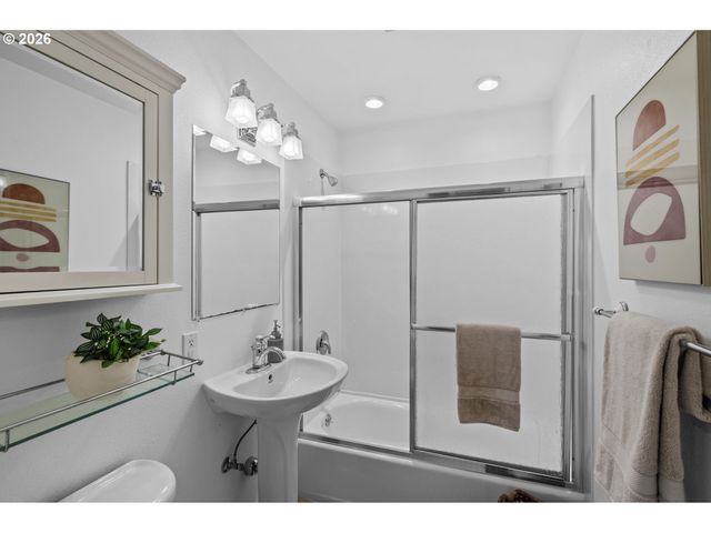 2944 Se 115TH Ave, Portland, OR 97266