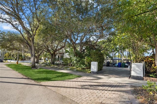 1051 NE 86th St, Miami, FL 33138