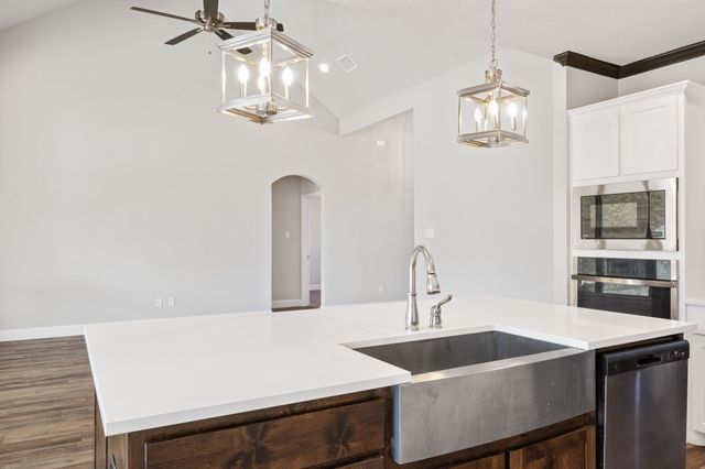 1045 Churchill Lane, Millsap, TX 76066