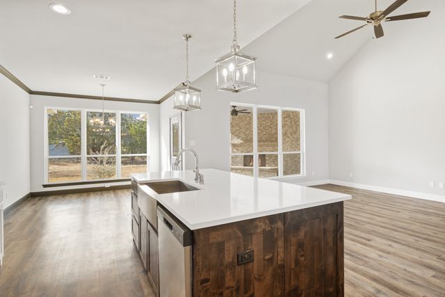 1045 Churchill Lane, Millsap, TX 76066