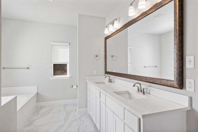 1045 Churchill Lane, Millsap, TX 76066