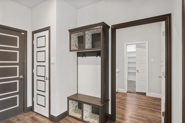 1045 Churchill Lane, Millsap, TX 76066