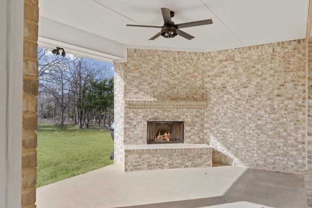 1045 Churchill Lane, Millsap, TX 76066