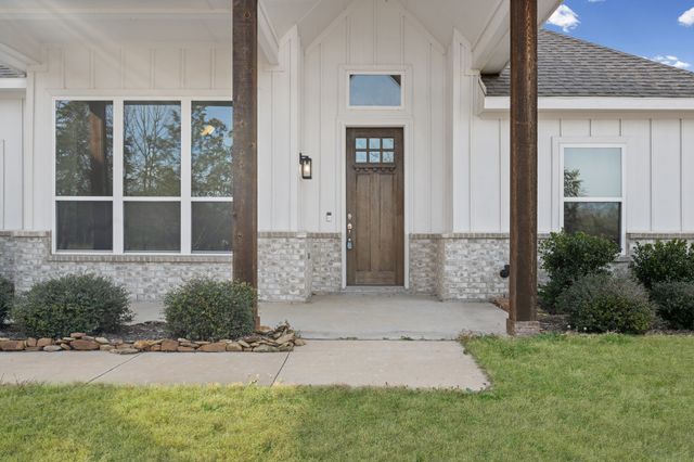 1045 Churchill Lane, Millsap, TX 76066