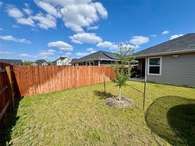 120 Gerasa DR, Uhland, TX 78640