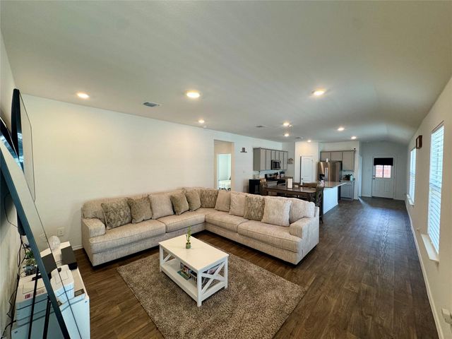 120 Gerasa DR, Uhland, TX 78640