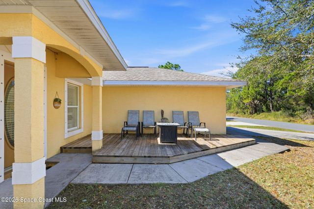 1120 Savannah Street SE, Palm Bay, FL 32909