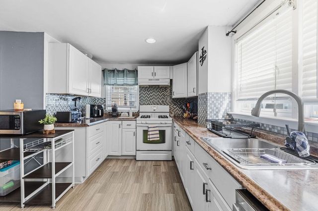 38 Liberty St, New Bedford, MA 02740