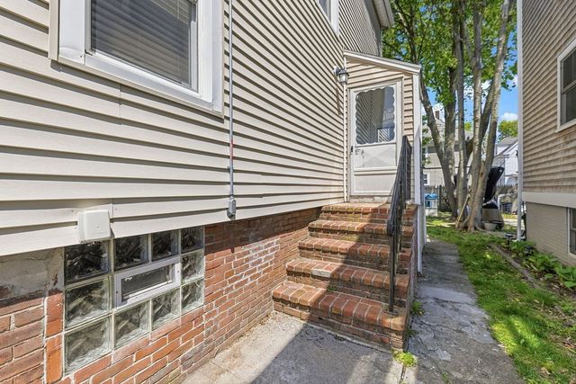 38 Liberty St, New Bedford, MA 02740
