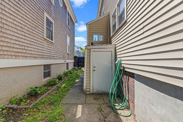 38 Liberty St, New Bedford, MA 02740