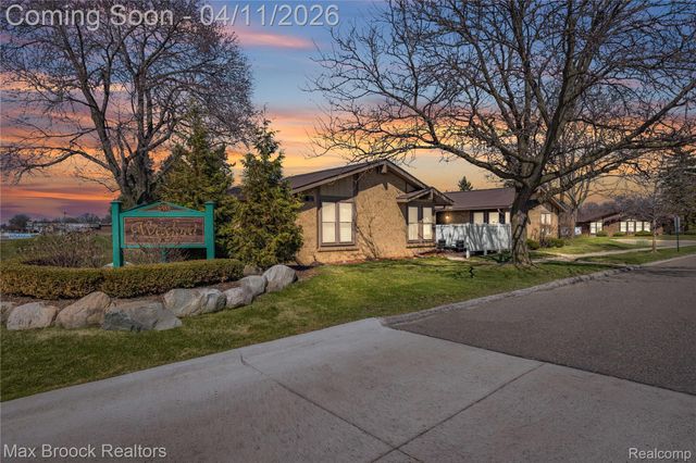 2671 Roundtree Drive Roundtree Drive 4, Troy, MI 48083
