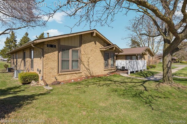 2671 Roundtree Drive Roundtree Drive 4, Troy, MI 48083