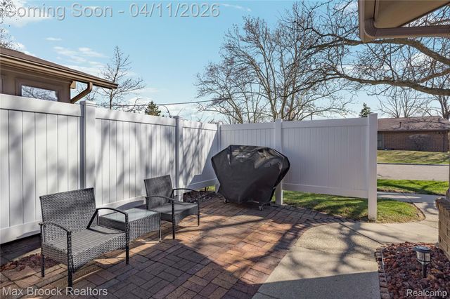 2671 Roundtree Drive Roundtree Drive 4, Troy, MI 48083