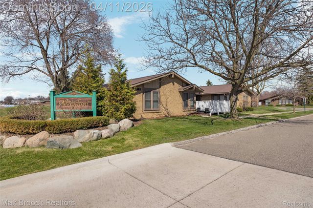 2671 Roundtree Drive Roundtree Drive 4, Troy, MI 48083