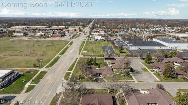 2671 Roundtree Drive Roundtree Drive 4, Troy, MI 48083